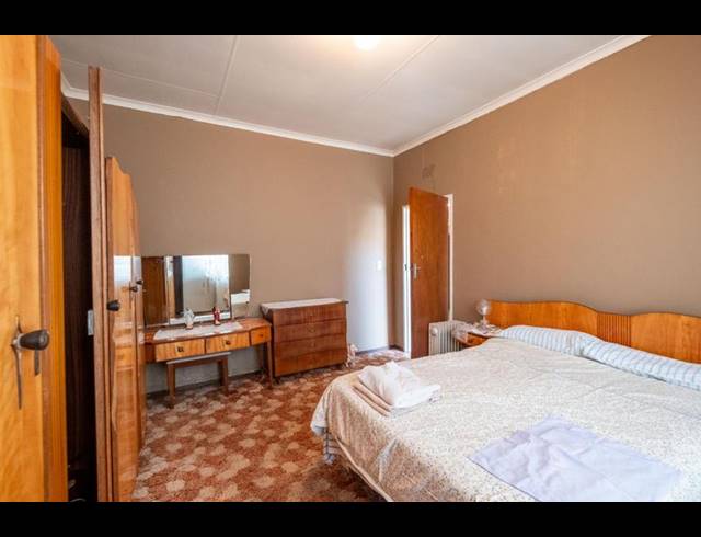 3 BEDROOM HOUSE FOR SALE IN BEZUIDENHOUT VALLEY